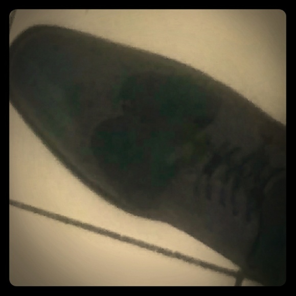 Wing tip shoes - Picture 1 of 1